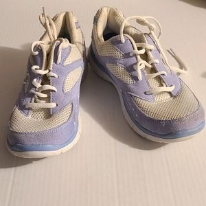 Doctor Scholls tennis shoes